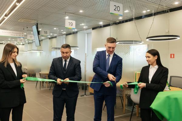 Сбер обновил для жителей Арсеньева крупнейший офис в городе