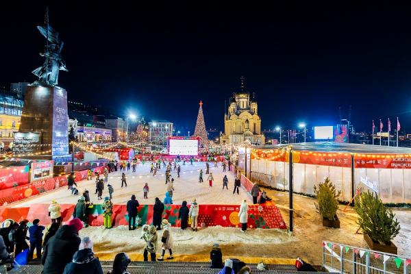ВМТП подарил Владивостоку зимний городок на центральной площади