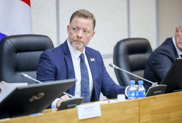 Единороссов парламента Приморья поведет на выборы новый руководитель