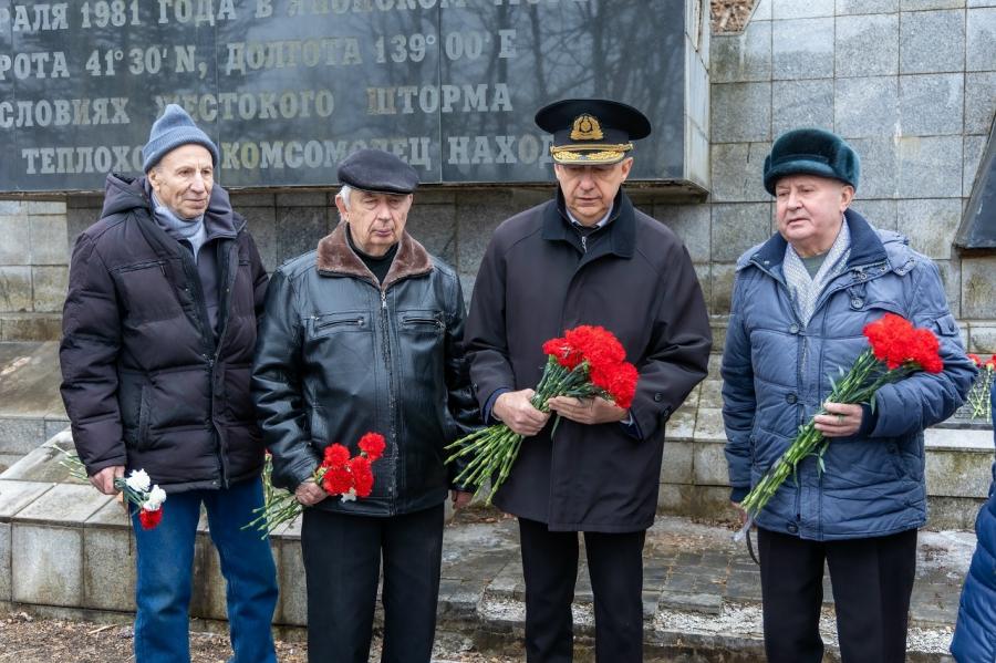 предоставлено пресс-службой FESCO |  Сотрудники FESCO отдали дань памяти экипажу теплохода «Комсомолец Находки»