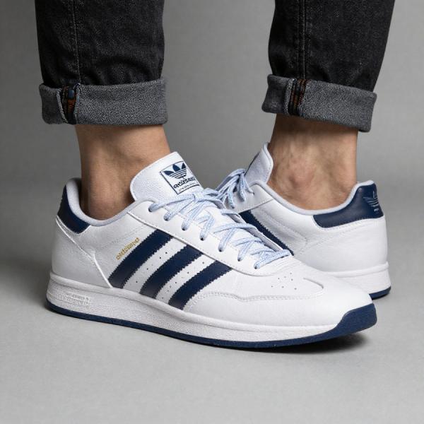 Бизнесмены за копейки легализуют в РФ продажу «паленой» обуви Adidas и Nike