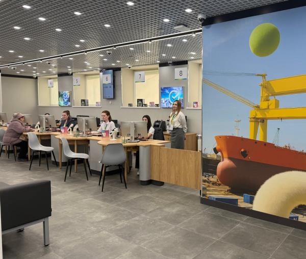 Сбер обновил для жителей Большого Камня единственный офис в городе