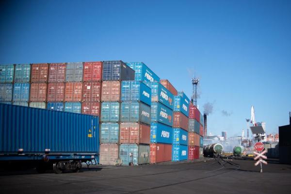В контейнеры забивают цены. Перевозка товаров через Дальний Восток дорожает