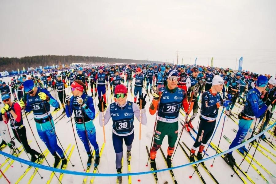 фото: пресс-служба ВТБ |  ВТБ:  порядка четырёх тысяч спортсменов закрыли сезон на Югорском лыжном марафоне