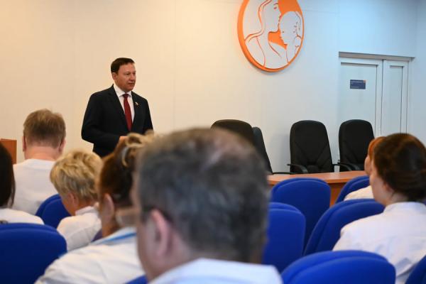 Александр Ролик: «Меры господдержки и профессионализм медработников помогают решать вопросы демографии в Приморье»