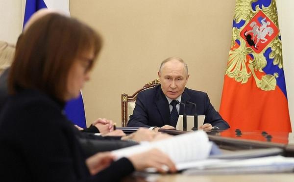 В экономике начались проблемы. Путин послал сигнал Набиуллиной