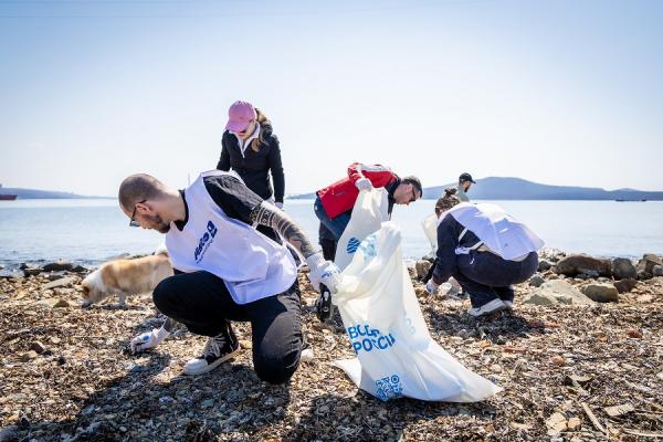 FESCO провела два субботника во Владивостоке