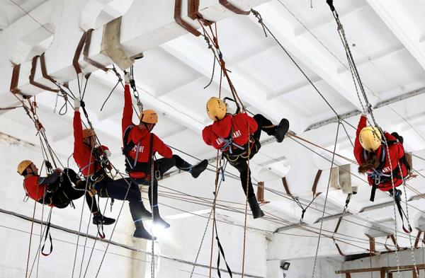 Четверть века на передовой: как студенты-спасатели Приморья помогают стране