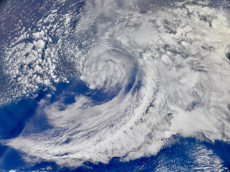 фото: космонавт Роскосмоса Олег Артемьев — roscosmos.ru |  «Поступили новые данные». Синоптики резко изменили прогноз на май