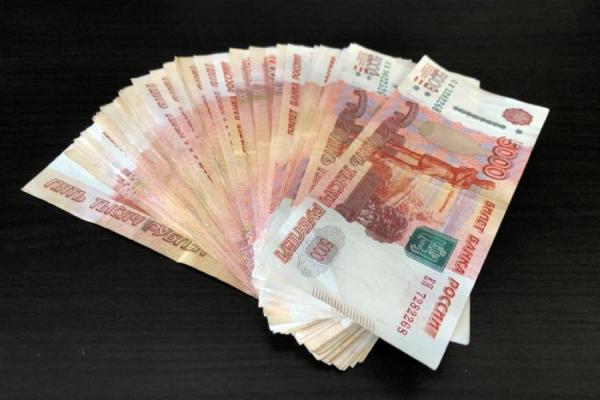 Как неопределенность заставляет россиян возвращаться к наличным