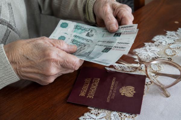 Новая ежемесячная надбавка к пенсии: кто получит 10 тысяч рублей и что это изменит
