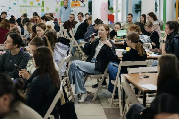 «Какой ты лидер?»: Сбер провёл тренинг для вожатых Всероссийского детского центра «Океан»