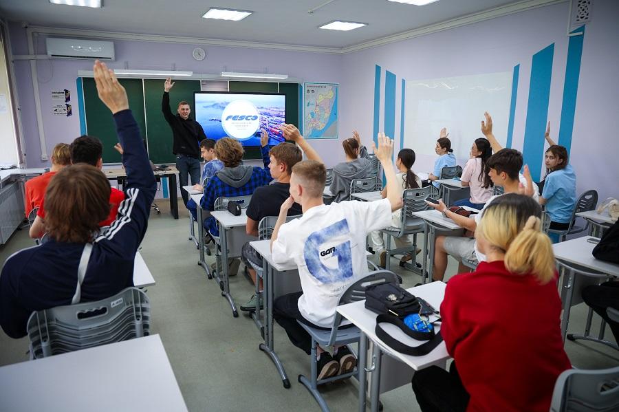 пресс-служба FESCO |  Старшеклассников Приморья ждут на образовательных сменах FESCO и «Сириус. Приморье»