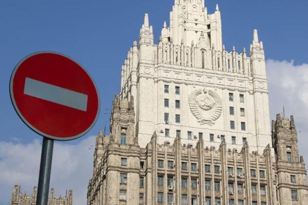 Цели по всему городу: МИД РФ призвал иностранцев покинуть Киев