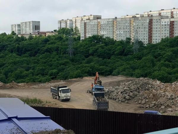 Началось расширение дороги в районе ЖК «Южный» во Владивостоке