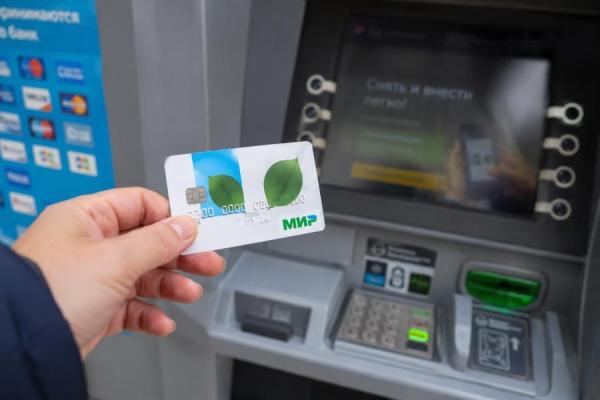 Переводы, кредиты, карты: банки будут работать по новым правилам