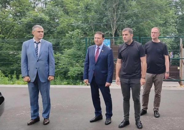 Александр Ролик оценил ход реконструкции парков «Минный городок» и им. Лазо