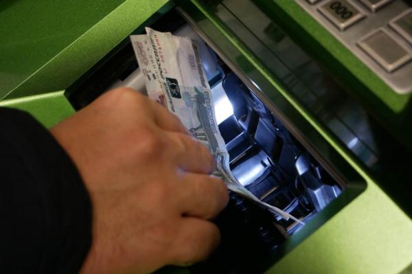 фото KONKURENT |  С августа при снятии с карты пенсии потребуется подтверждение – новые правила