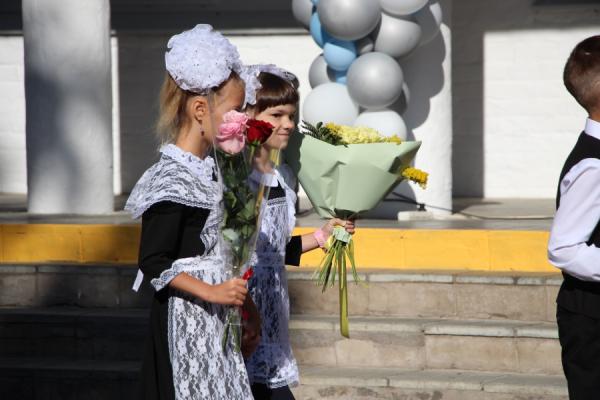 Школьные траты бьют по бюджету: в России захотели вернуть единовременные выплаты перед 1 сентября